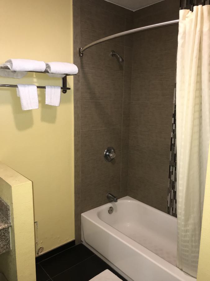Colony Inn Motel Белфлауър Екстериор снимка