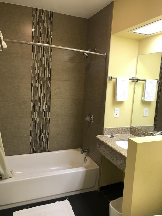 Colony Inn Motel Белфлауър Екстериор снимка