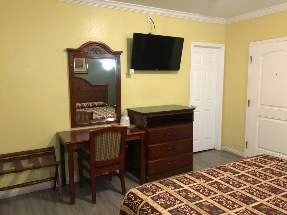 Colony Inn Motel Белфлауър Екстериор снимка
