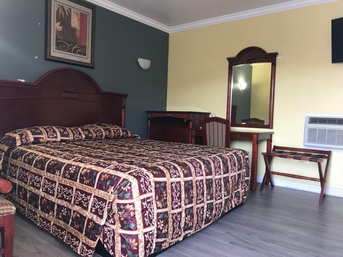 Colony Inn Motel Белфлауър Екстериор снимка