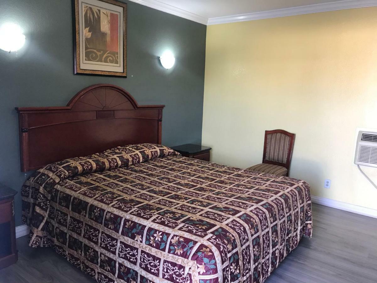 Colony Inn Motel Белфлауър Екстериор снимка